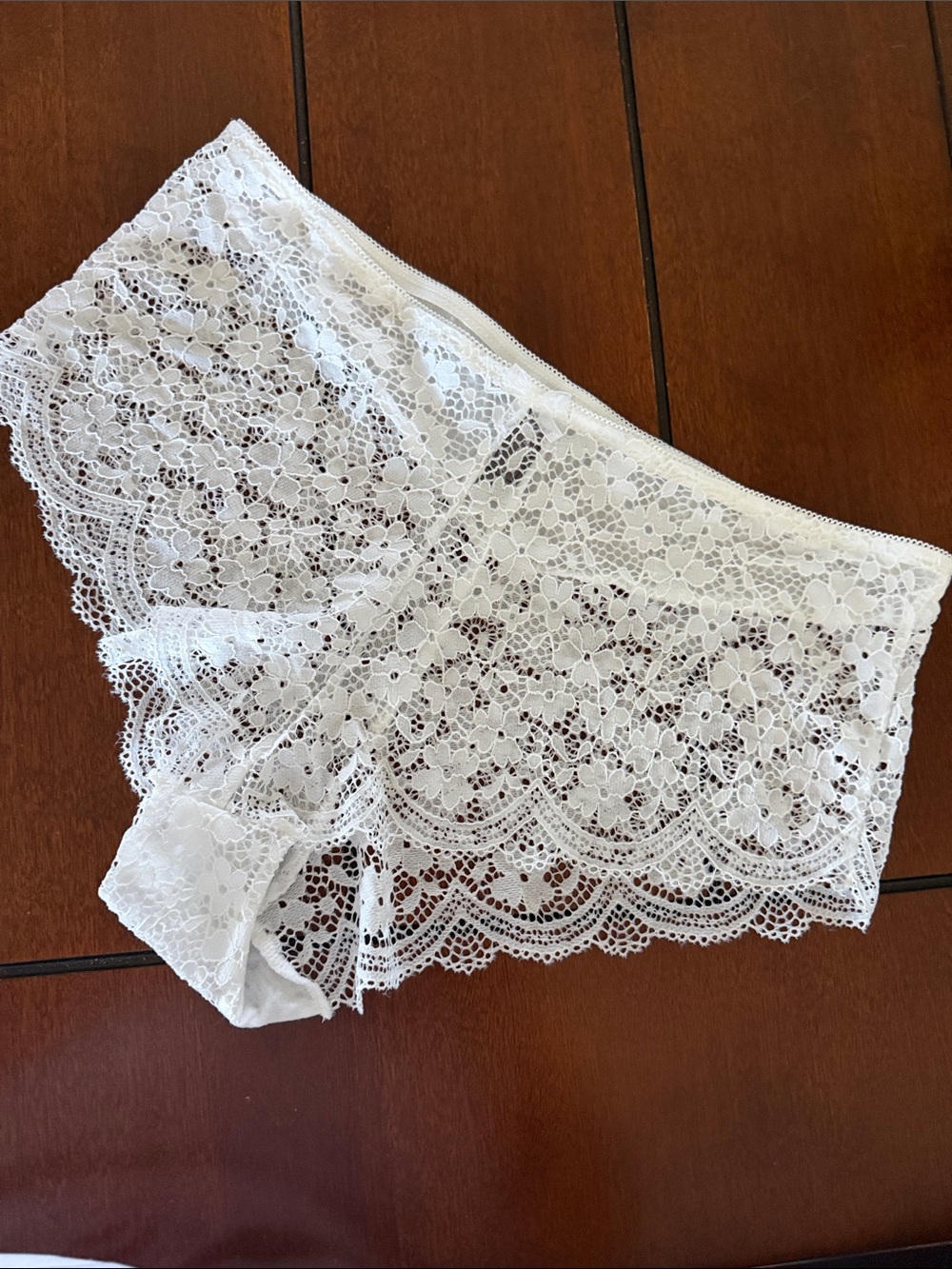 ❤️3 for $15!❤️
Daisy Fuentes White Floral Lace Boyshorts